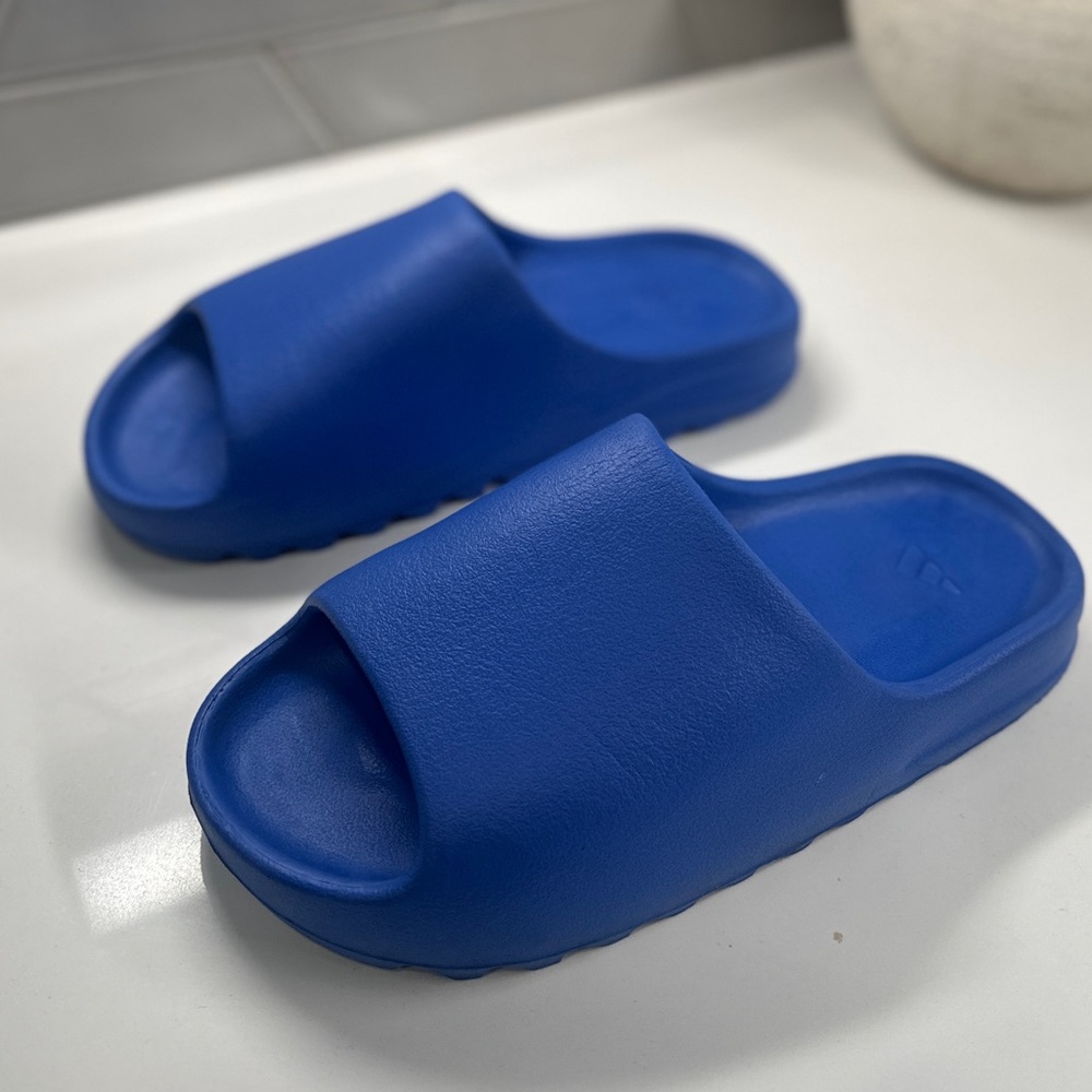 Yeezy slide Azure Size 11